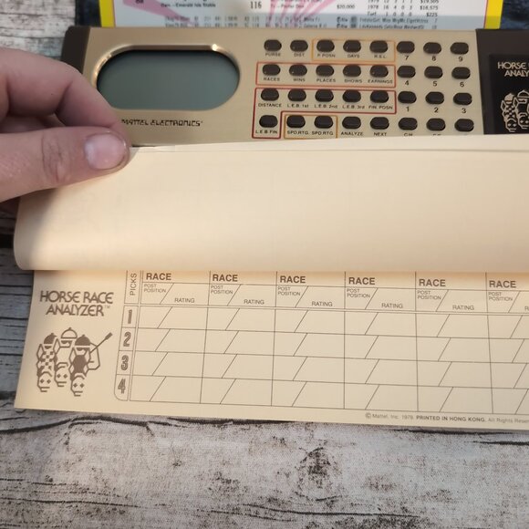 Mattel Electronics Horse Race Analyzer Gold Calculator Game – Vintage 1978 - Picture 5 of 8